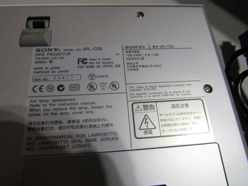 SONY VPL-CS5 SVGA LCD Data Projector