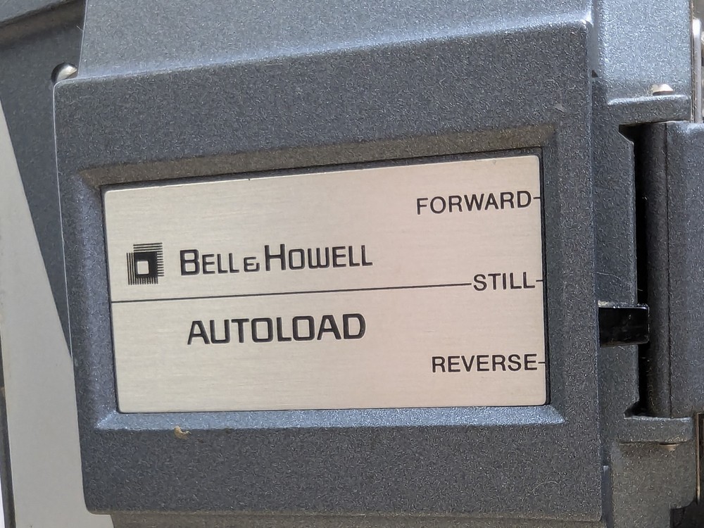 Bell & Howell Autoload Super 8 Projector 357B Motor Runs Needs Bulb