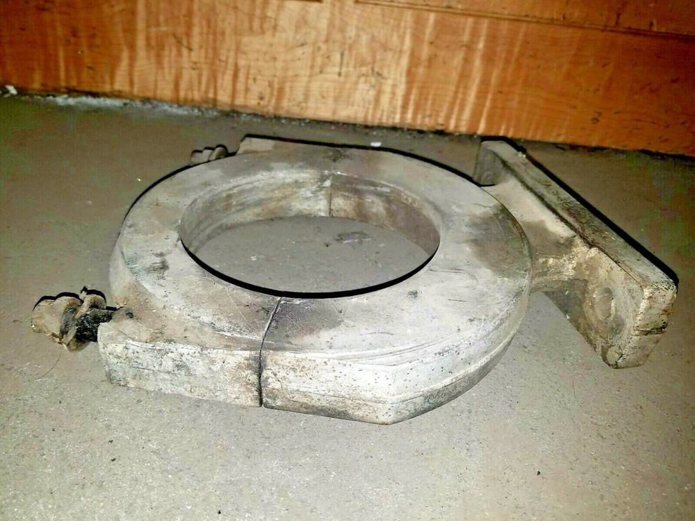 FORD TRUCK ENGINE MOUNT D3HA 6028-EA