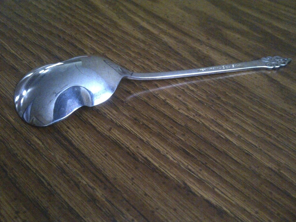 International Deep Silver ~ TRIUMPH ~ SUGAR SPOON ~ c1968 NICE!