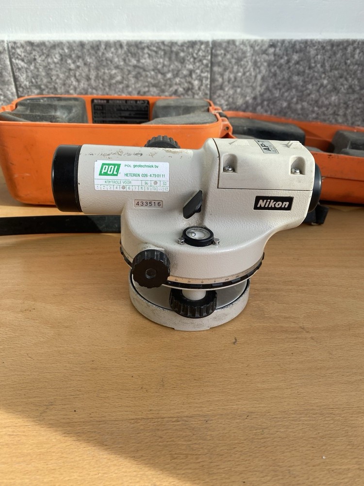 Nikon AP-7 - Automatic Level