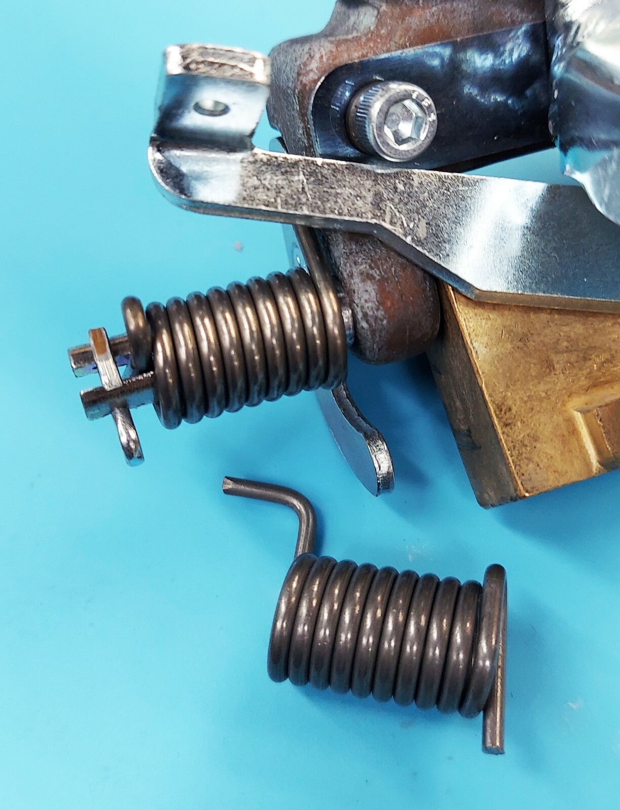 Cable Lasher Springs and Pin for Front Door J2