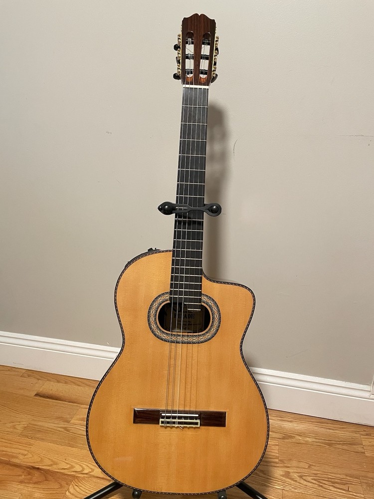 Classical guitar takamine Hirade EP-90