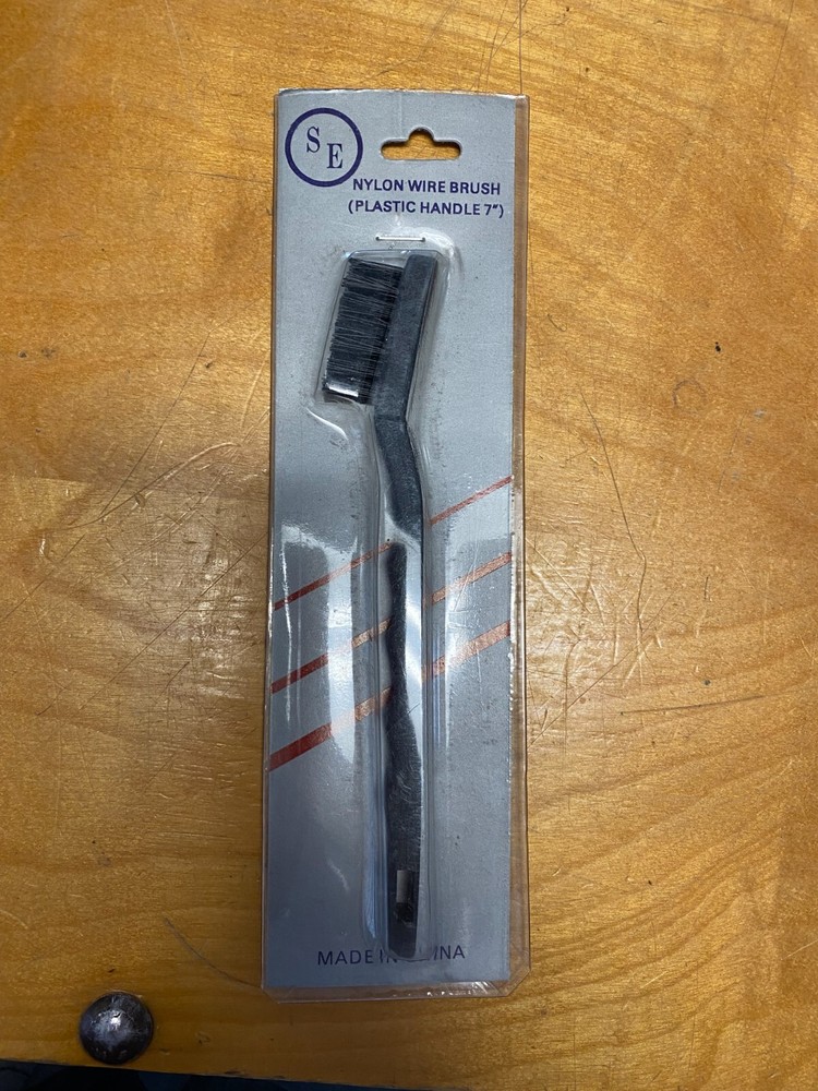 SE nylon wire brush ( plastic handle 7")