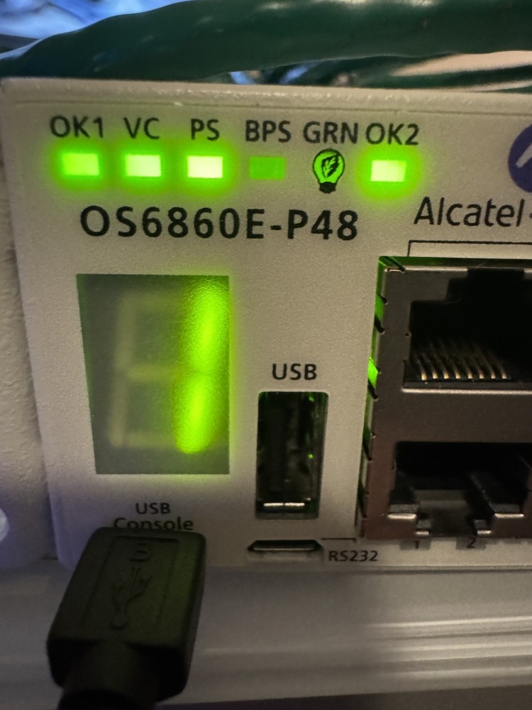 Alcatel-Lucent OmniSwitch OS6860E-P48 Multi gigabit stackable Switch