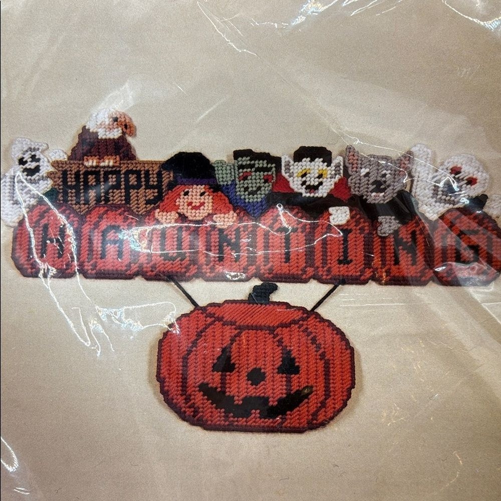 Hobby Kraft 'Happy Haunting' Plastic Canvas Kit