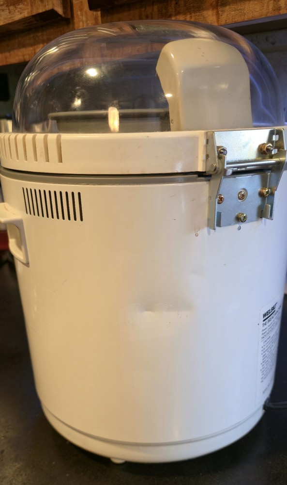 Welbilt The Bread Machine Model ABM-100-3 Bread Maker. No Instructions.