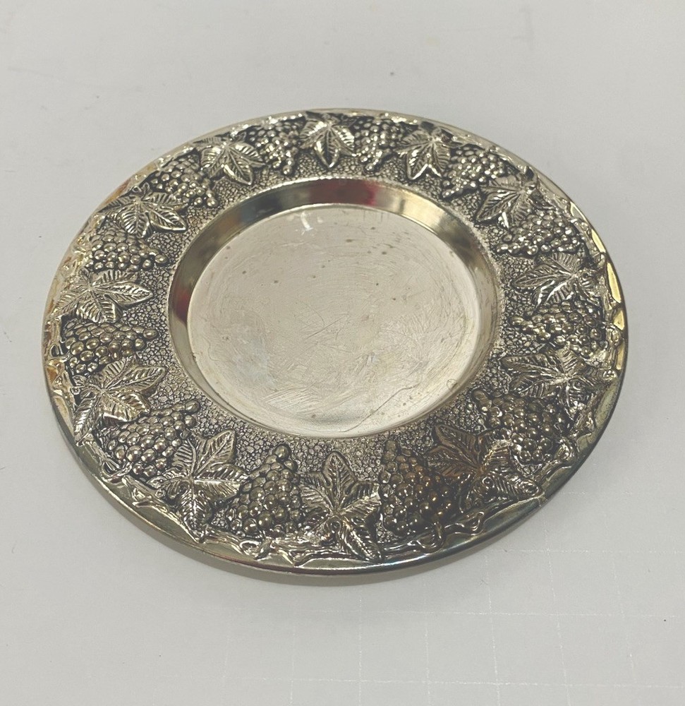 Int’L Silver Co Bordeaux Silverplate Coaster/Candle Plate Pair Grapevine 5.5in