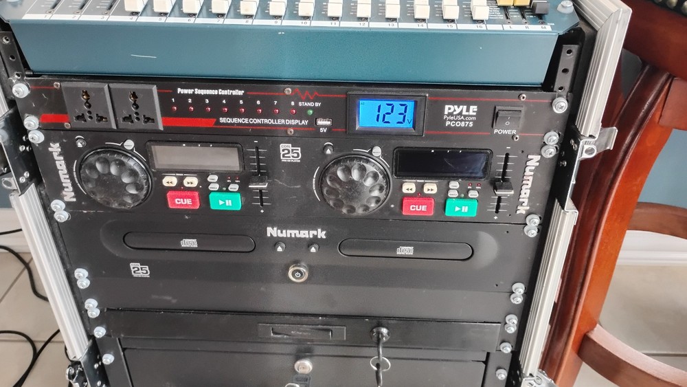 Pyle Sequence controller power conditioner   PLEASE READ DESCRIPTION