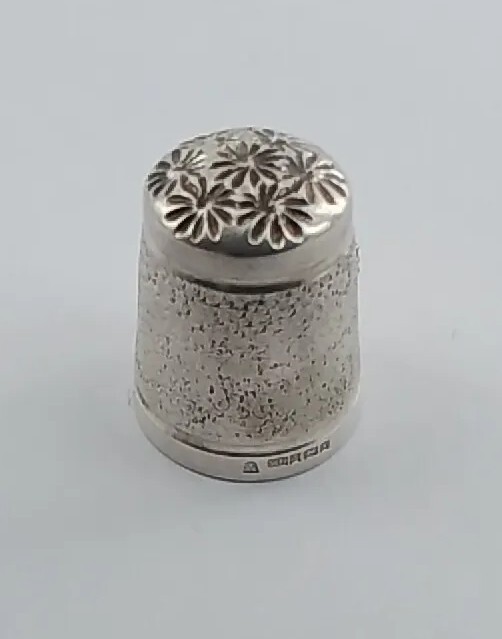 Unusual Vintage Solid Silver Thimble With Sea Horses - Birmingham 1997
