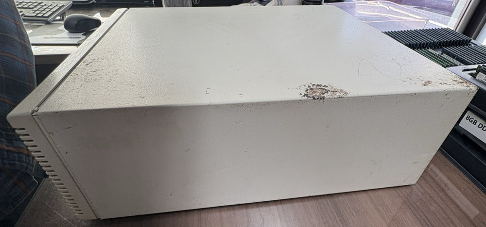 HP 9000/300 Hewlett Packard Workstation Computer **TURNS ON**