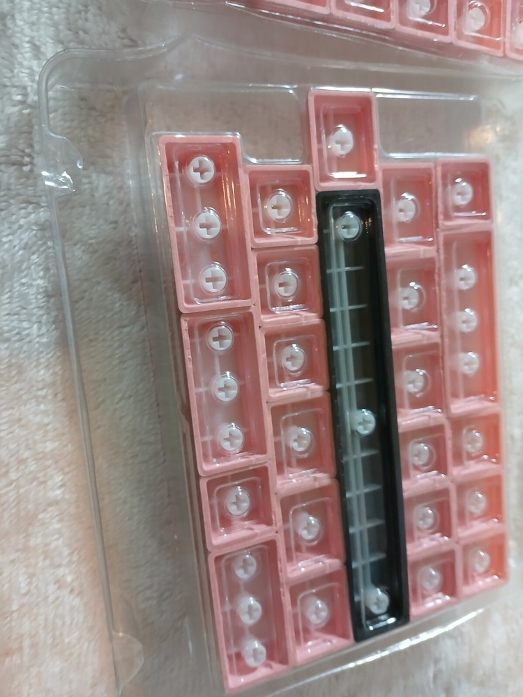 Bekizo KeyBoard.With Extra Pink Keys.NOT TESTED