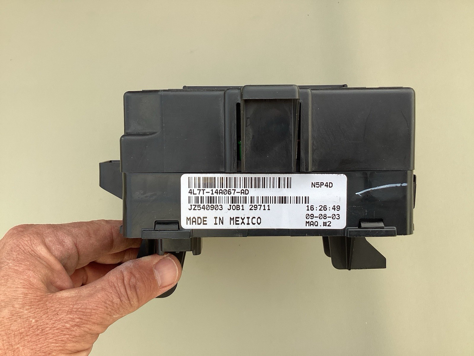 2004 Ford Expedition Navigator Interior Fuse Box 4L7T-14A067-AD *