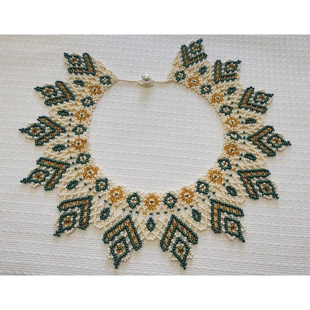Beaded Elegant Green/Beige Necklace