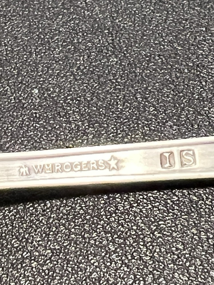 WM Rogers International Silver 1950s Silverplate Pierced Cake Pie Server, 9.5”