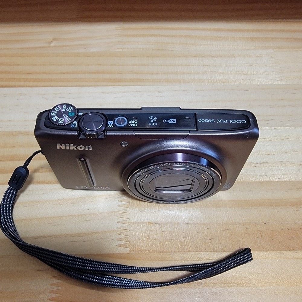 Nikon Coolpix S9500 Brown