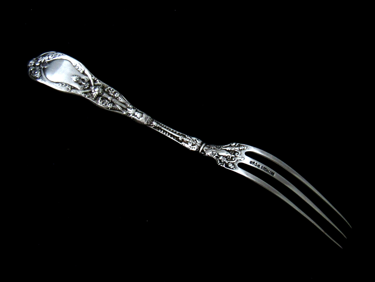 ❤️ MYTHOLOGIQUE 1894 GORHAM STERLING STRAWBERRY FORK 4 ½”