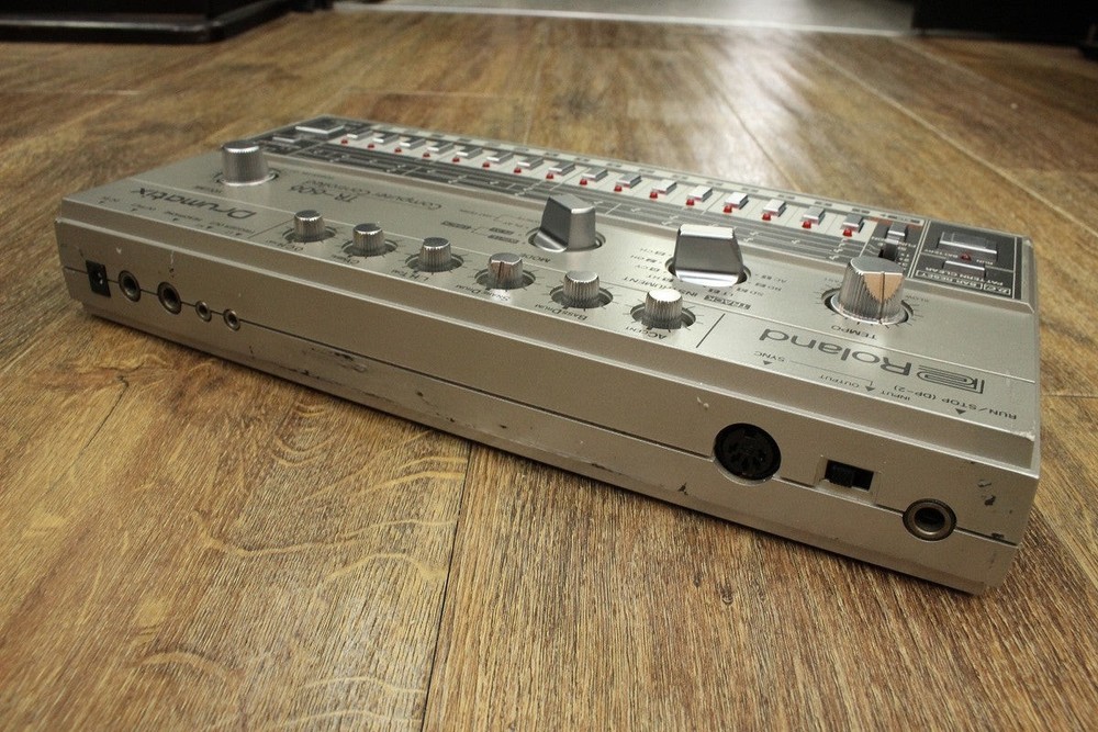 ROLAND TR-606 [80300]