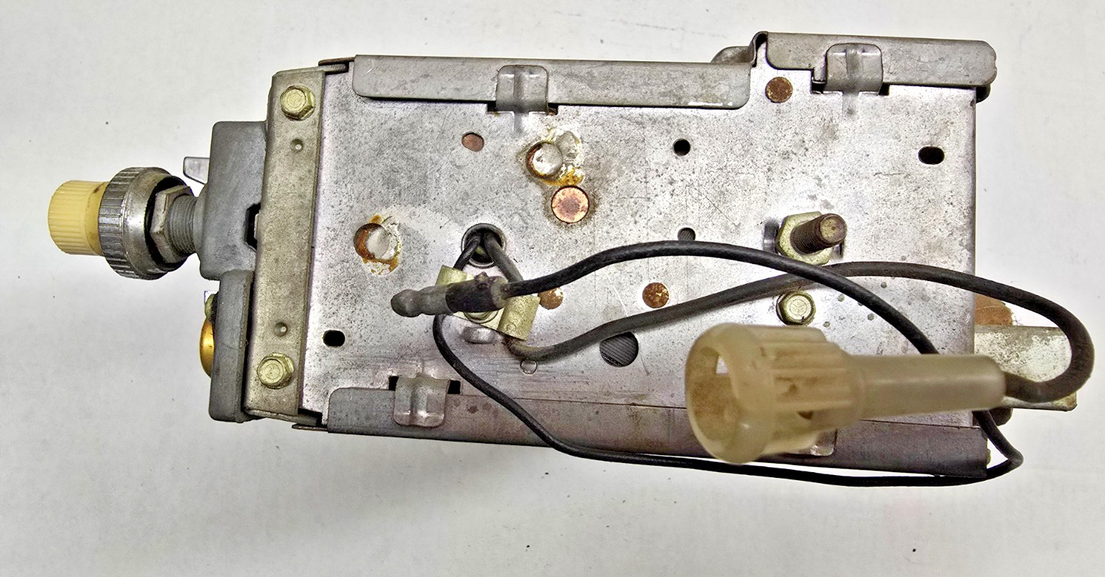 1958 Ford Fairlane AM Town & Country Push Button Radio MF 95