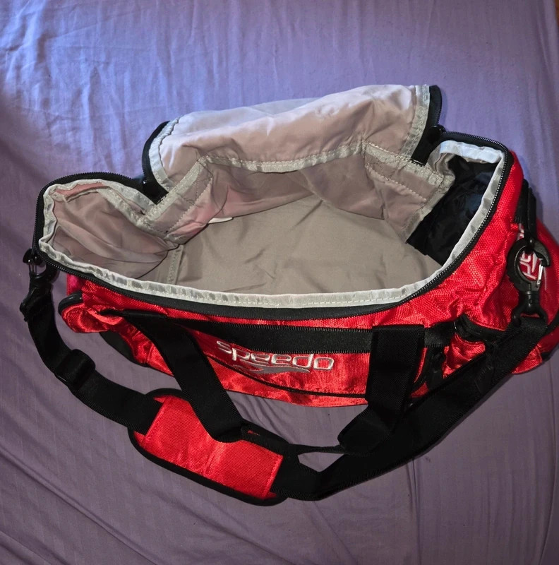 Speedo Performance Small Pro Duffle Bag, Red