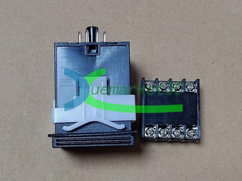 ONE NEW IN BOX LE4S Autonics Digital Backlit LCD Timer