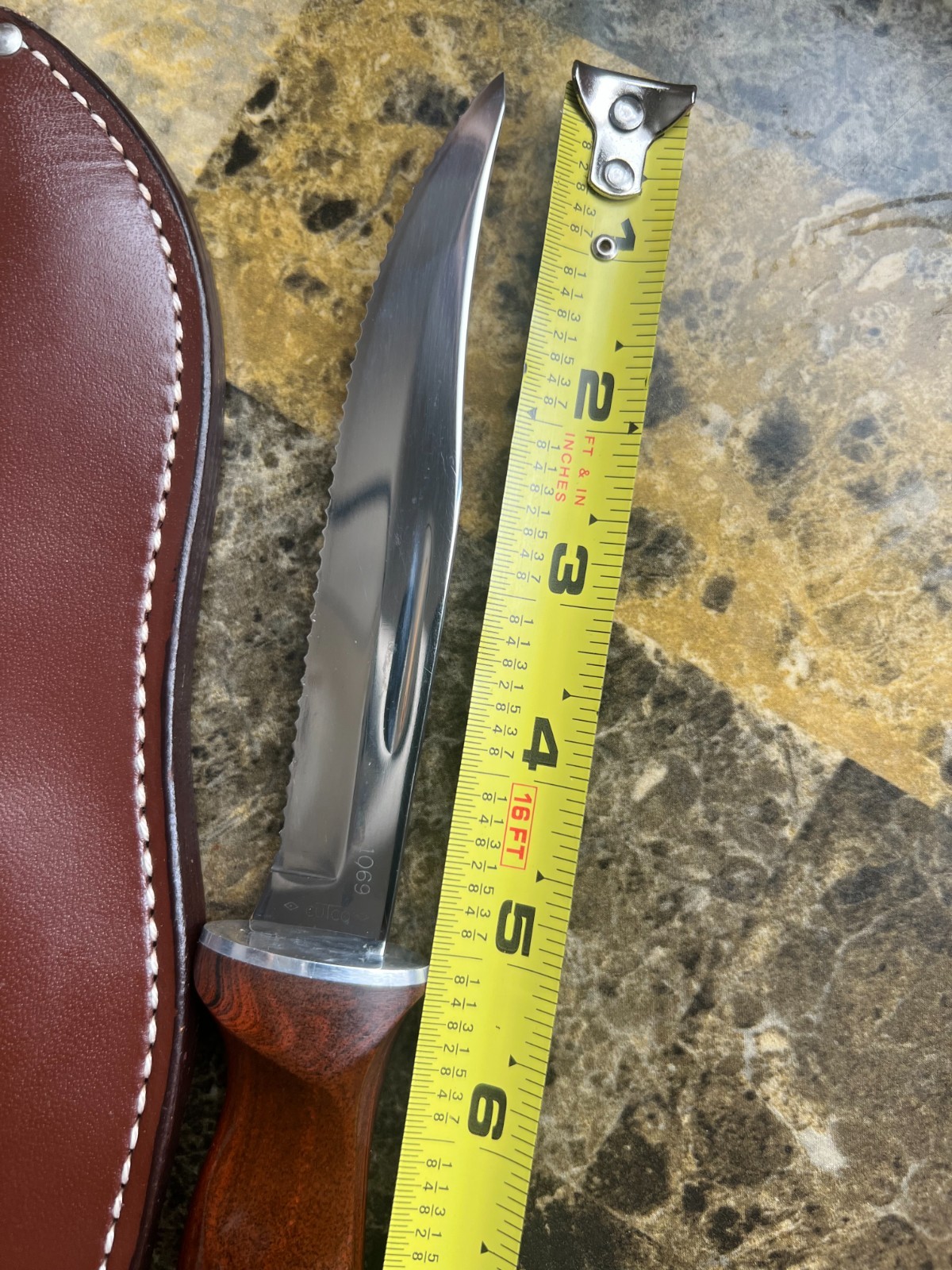 Cutco #1069 Serrated Hunting Knife Brown Handle Leather Case