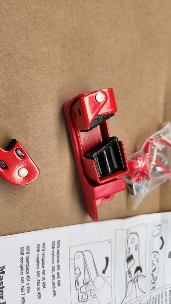MasterLock 2CJK2 Circuit Breaker Lockout New Open Box