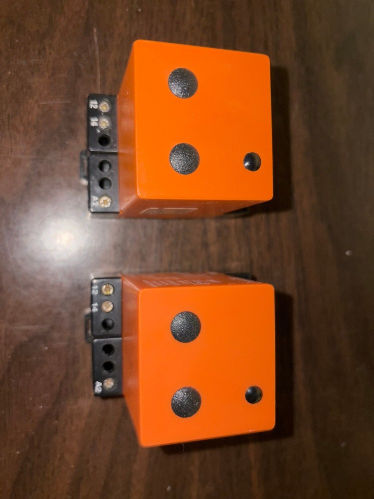 Syrelec Crouzet DNRT110A Liquid Level Controller SPDT Includes 2!!