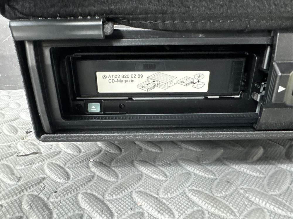 OEM Mercedes W210 E300 E320 CD Changer Disc Player Trunk 1996-2002