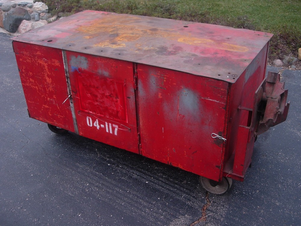 ROLLING WORKBENCH  WITH ELECTRICAL CONDUIT BENDER - USED