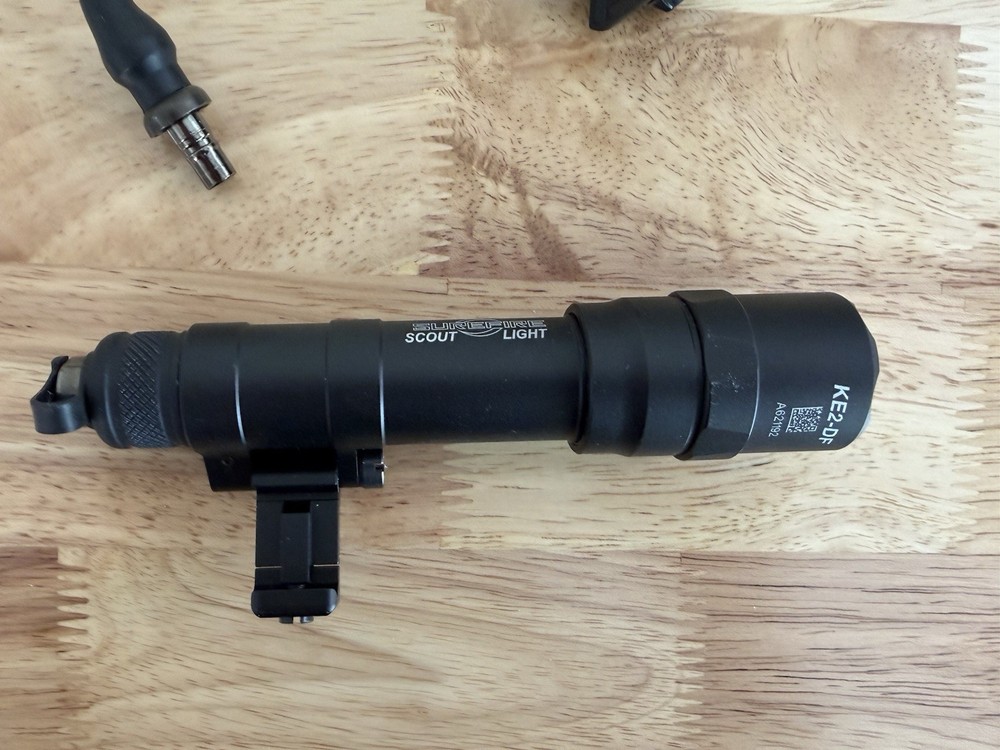 Replica SF M640 Weapon Mounted Light + Hot Button Switch