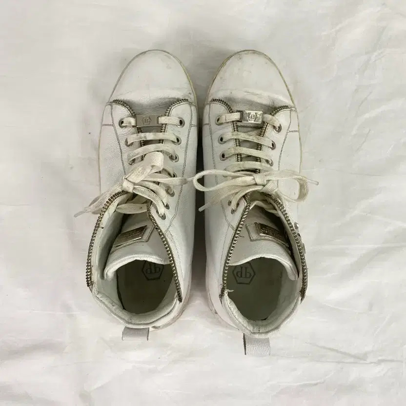 Philippe Plain Skull High Top Sneakers 260 61