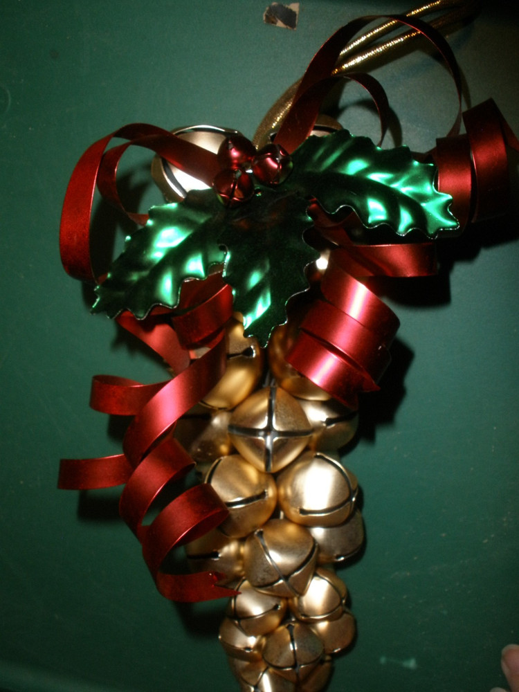 Large Bell Grape Cluster Door or Wall Hanging 11" (SU42)