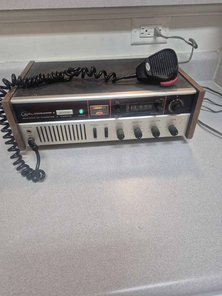 Courier Conqueror II CB Solid State Transceiver TESTED