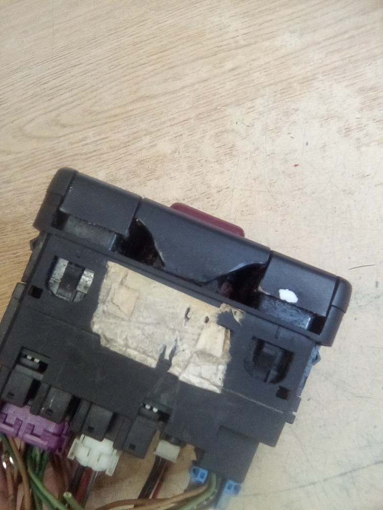 Freightliner A06-60972-008 Hazard Light Switch/Footwell Switch "READ...