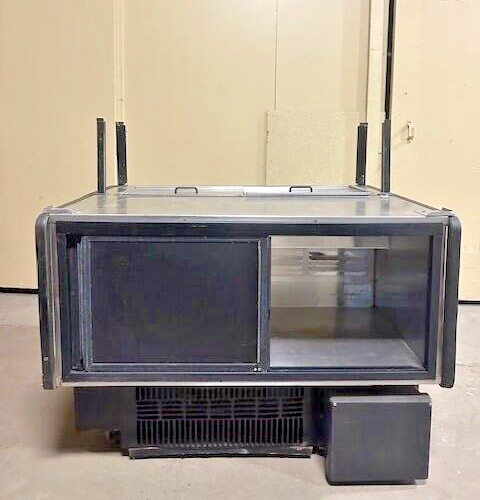 "STRUCTURAL CONCEPTS Q2447 B" ELECTRIC 1 PH REFRIGERATED LIGHTED DISPLAY CASE