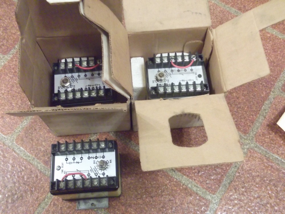 MACROMATIC SOLID STATE TIMER SS16822B 120VAC 10AMPS DPDT .05-0.5SEC. 3 AVAILABLE