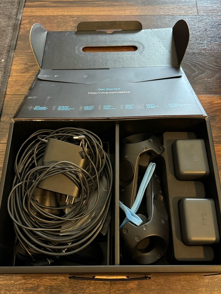 HTC Vive VR Headset Complete Set Full Kit System Steam VR PC Virtual Reality