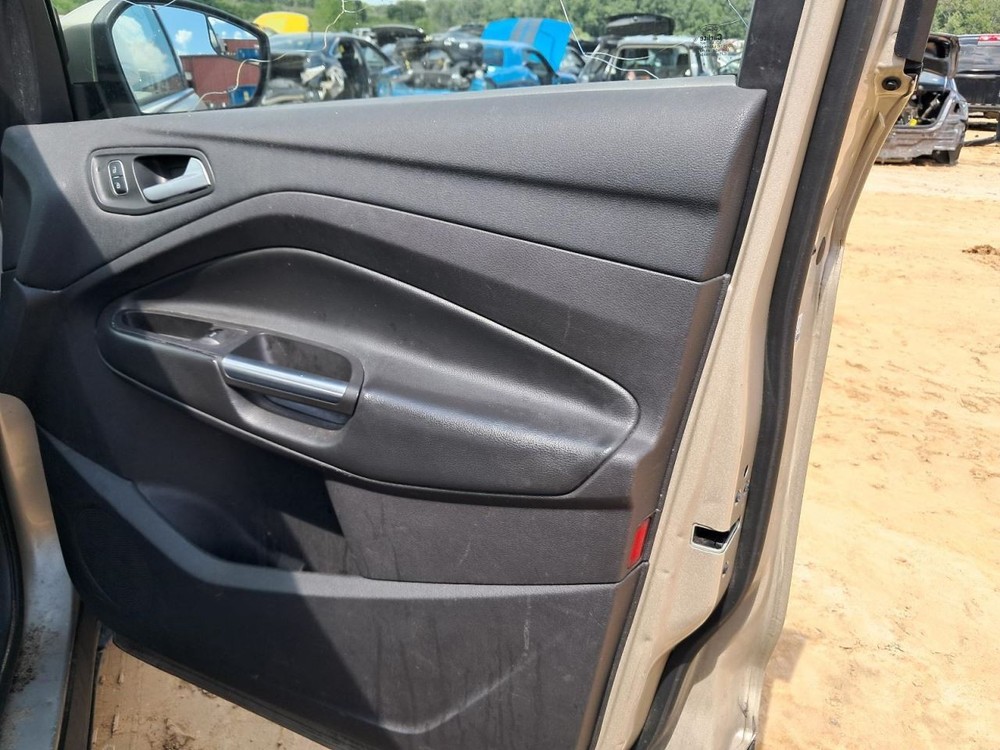 ESCAPE 2018 Glove Box 4753871