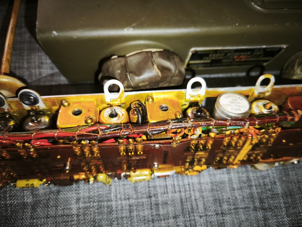 WWII US Signal Corps BC-611-C “Handy Talky” Radio Receiver / Transmitter