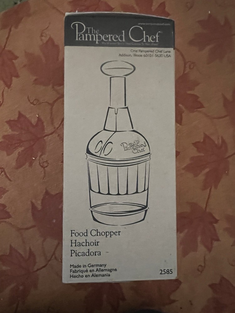Pampered Chef 2585 Manual Food Chopper Push Function with Lid and Container