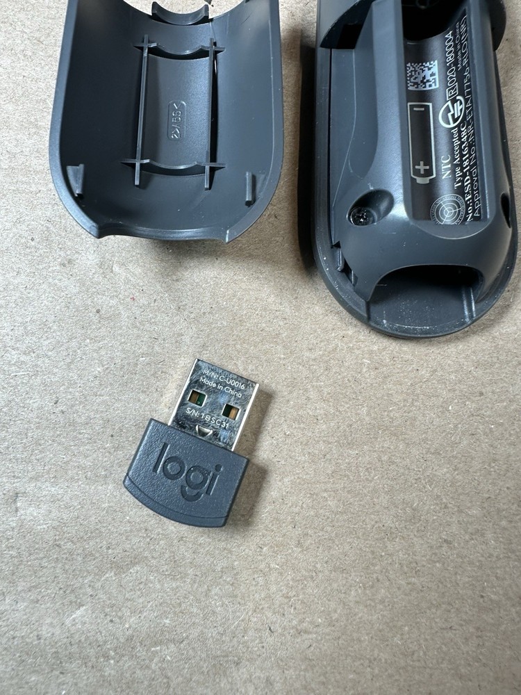 Logitech Presentation Remote Laser Pointer w USB Receiver Dongle! ~ Works Great!