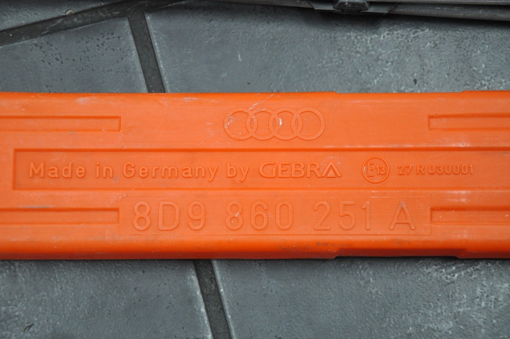 Warning triangle Audi VW breakdown triangle container 8D9860251A used