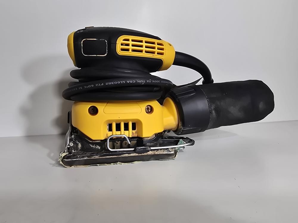 DEWALT DWE6411 (P17028799)