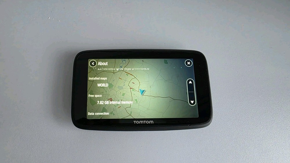 TomTom GO Discover sat nav with World Maps Grade A