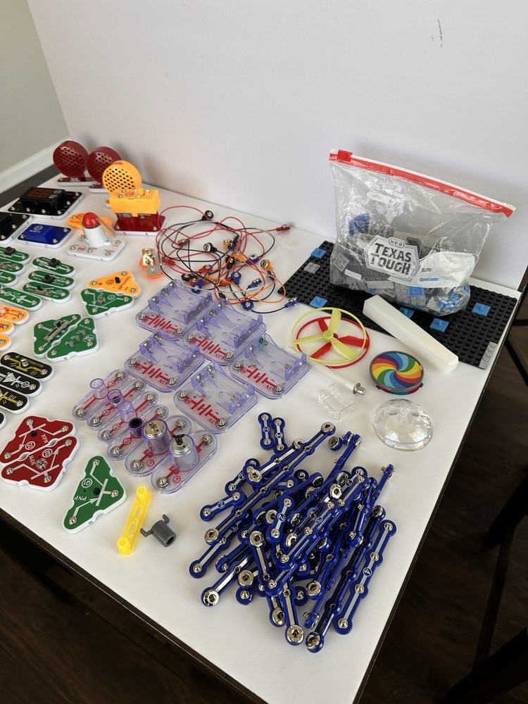 Electronic Snap Circuits Large LOT Elenco STEM Educational