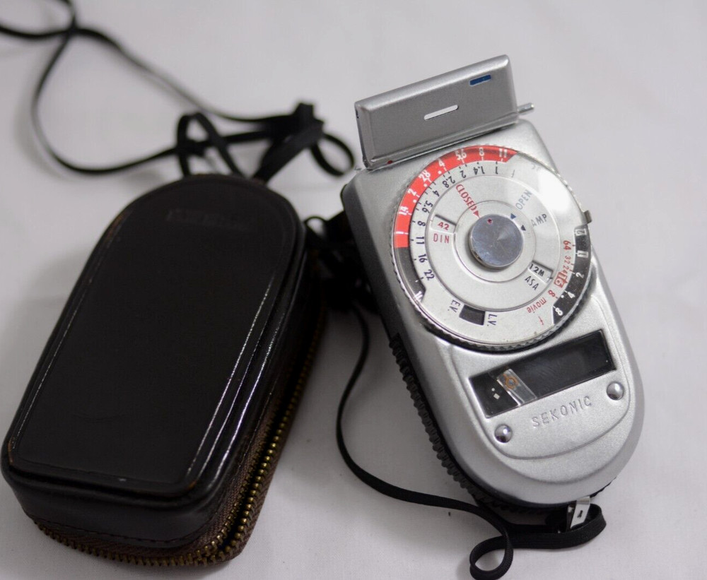 SEKONIC AUTO-LEADER MODEL 38 CAMERA EXPOSURE METER WITH CASE (INOPERABLE)