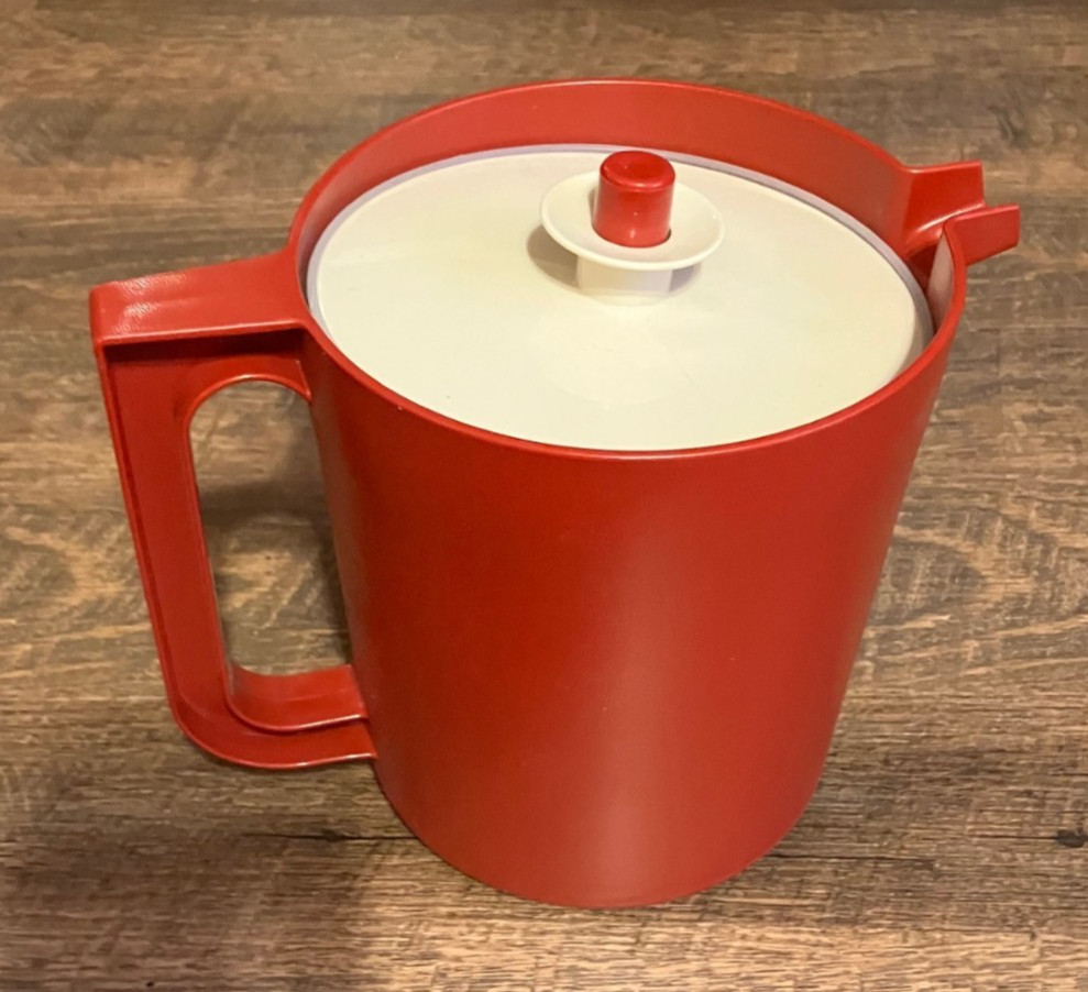 TUPPERWARE- 1.5 QT PUSH TOP PITCHER- CRANBERRY RED- #1575