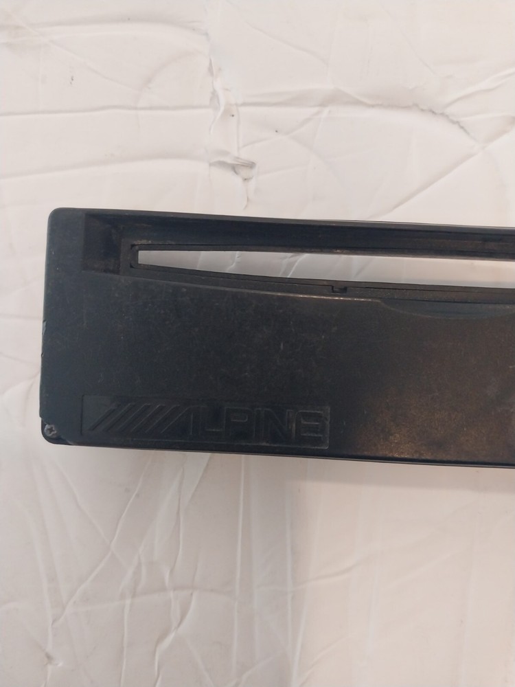 ALPINE CDA-7839 faceplate Only Missing KNOB (Used).