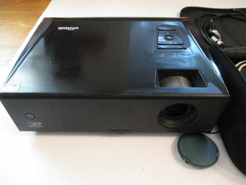 Vivitek d825ms svga lcd projector with soft case Texas Instruments